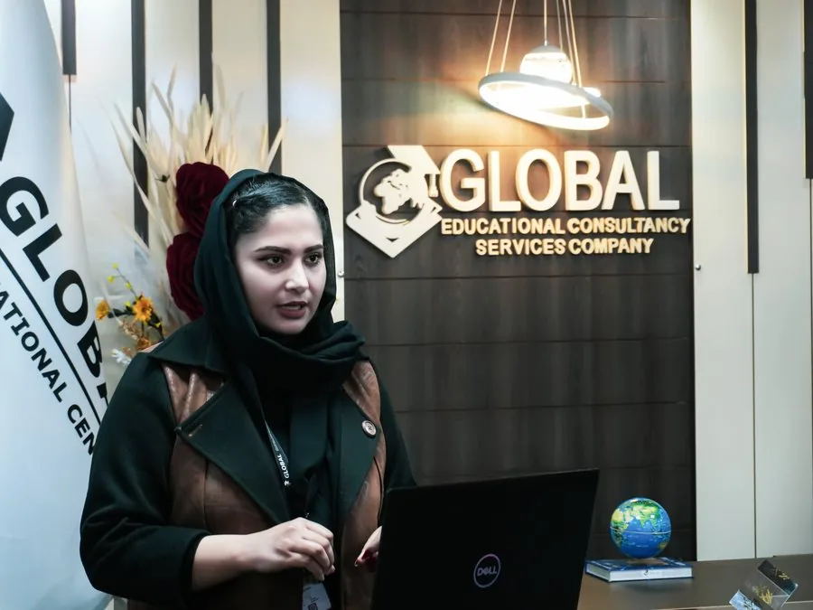 An advisor at the front desk